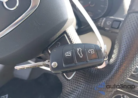 2013 Audi A3 2.0T Premium из США, поврежденный, VIN WAUPEAFM1DA028533